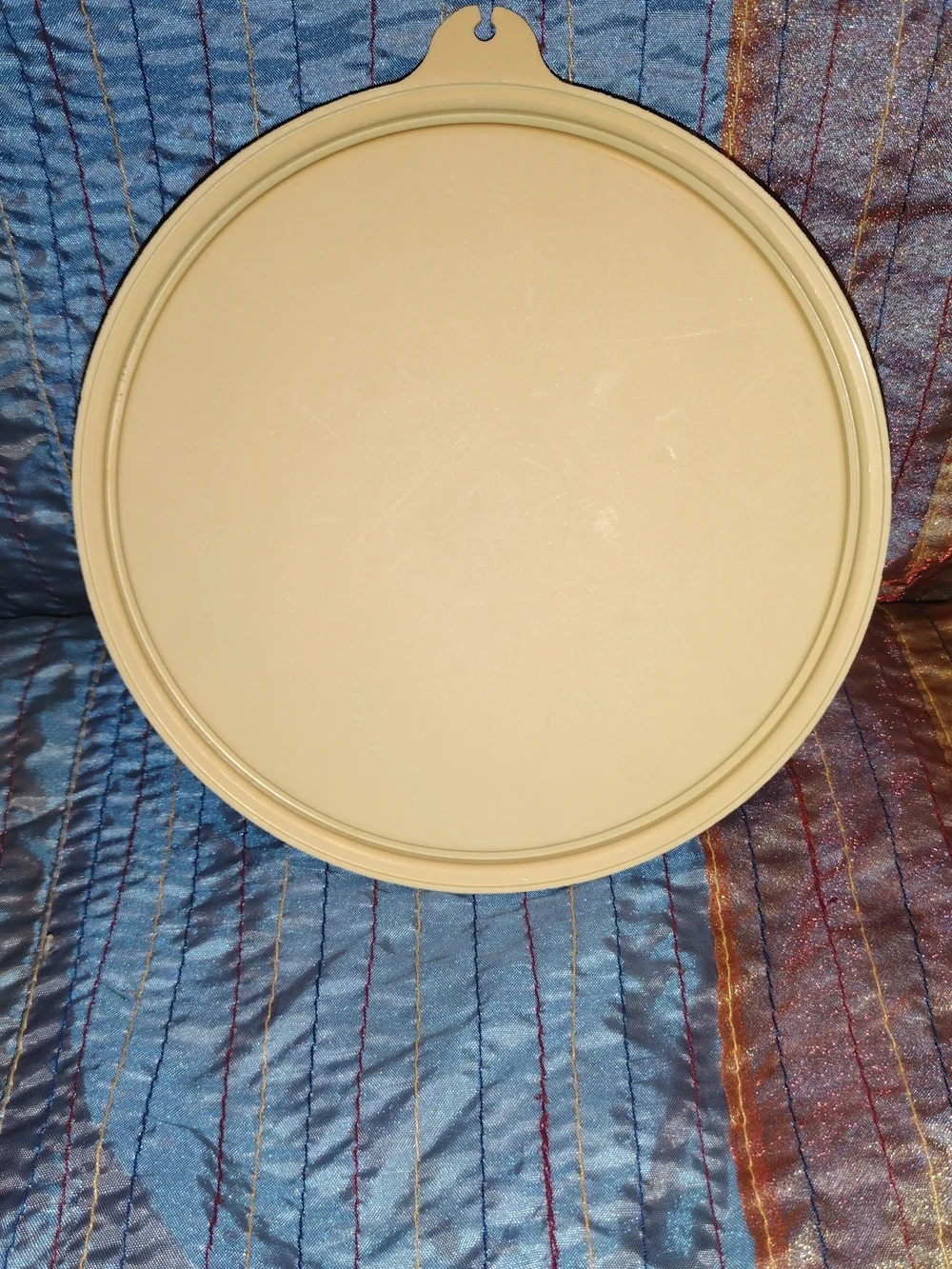 Vintage Tupperware Beige Round Lid Mold # 238-32